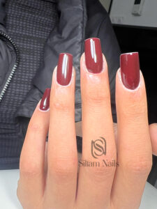 Capsule gel + vernis rouge au vin