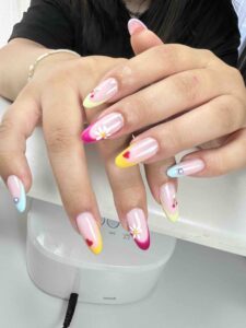 Manucure french amande pointe argentée, ongles élégants, Sillam Nails, Villeurbanne