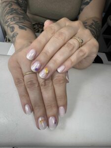 Ongles carrés avec french manucure dégradée blanche et rose, tendance originale, Sillam Nails, Villeurbanne