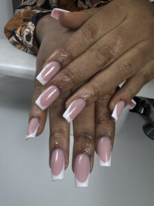 Manucure french carrée classique