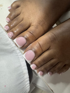 Ongles de pieds carrés avec french manucure, tendance intemporelle, Sillam Nails, Villeurbanne