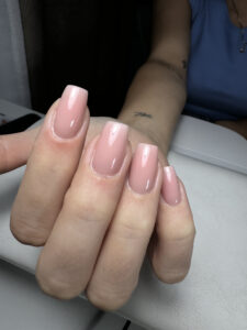 Pose d'ongles carrés roses, manucure naturelle, Sillam Nails, Villeurbanne